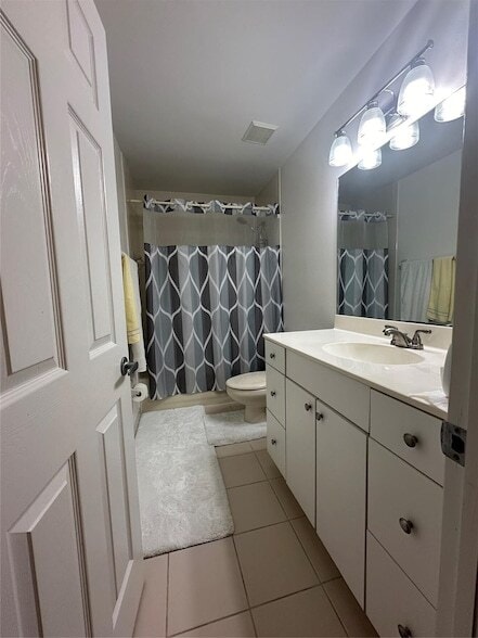 Building Photo - 4460 Crystal Lake Dr