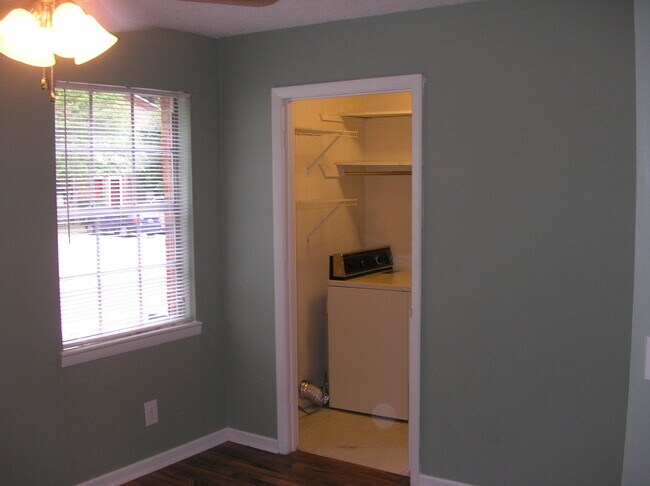 Building Photo - 500 Wimbledon Ct