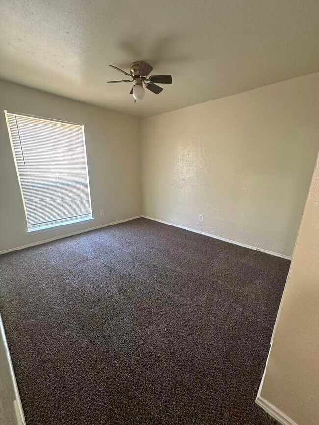 Building Photo - 3 Bedroom House in Garland