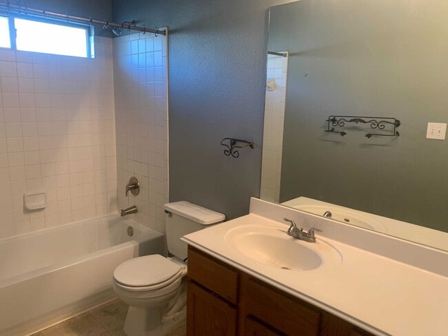 Building Photo - *MOVE IN SPECIAL* Gorgeous Four Bedroom home w/ Community POOL!!