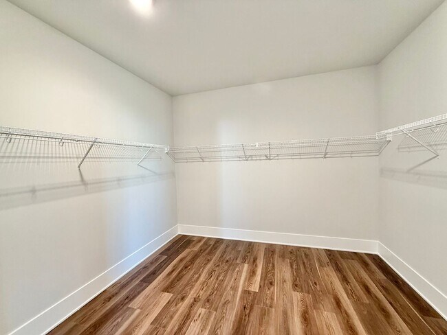 Building Photo - Newly Built 5BD, 4.5BA Knightdale Home wit...