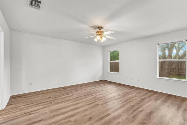 Building Photo - 609 Golden Gate Dr