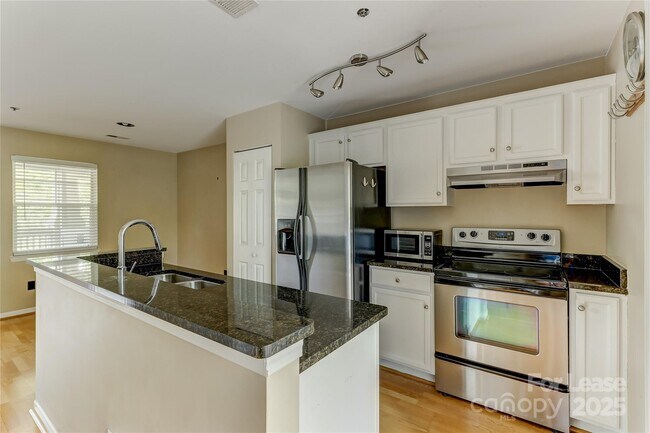 Building Photo - 501 Olmsted Park Pl