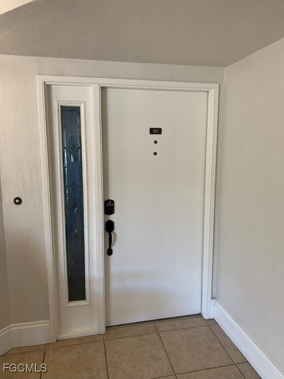 Building Photo - 1925 Clifford St