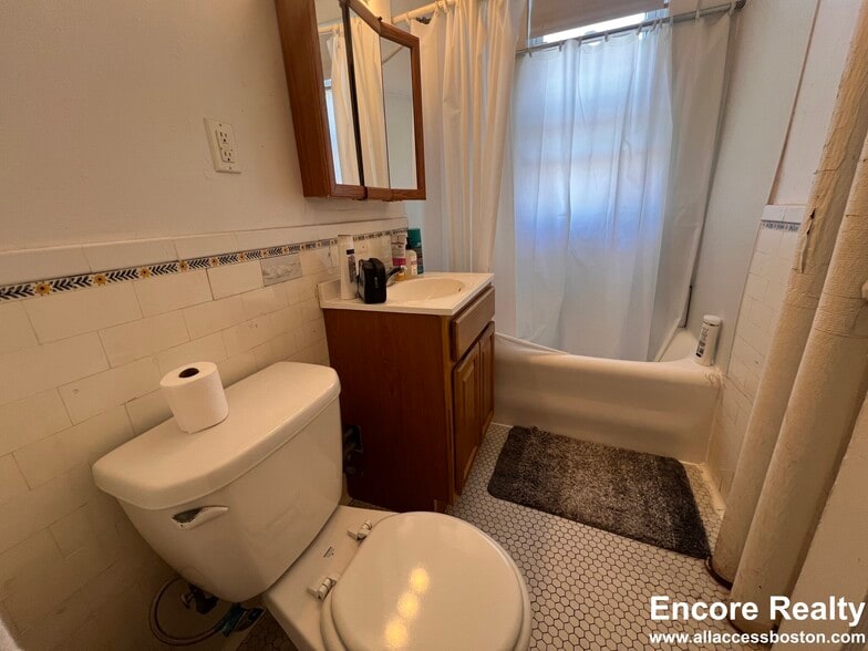 Building Photo - 1630 Commonwealth Ave