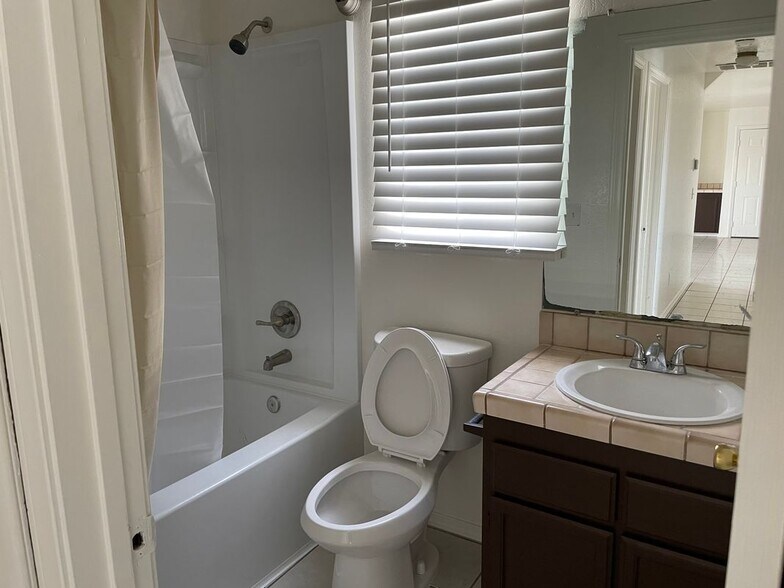 Building Photo - 6851 Amherst St