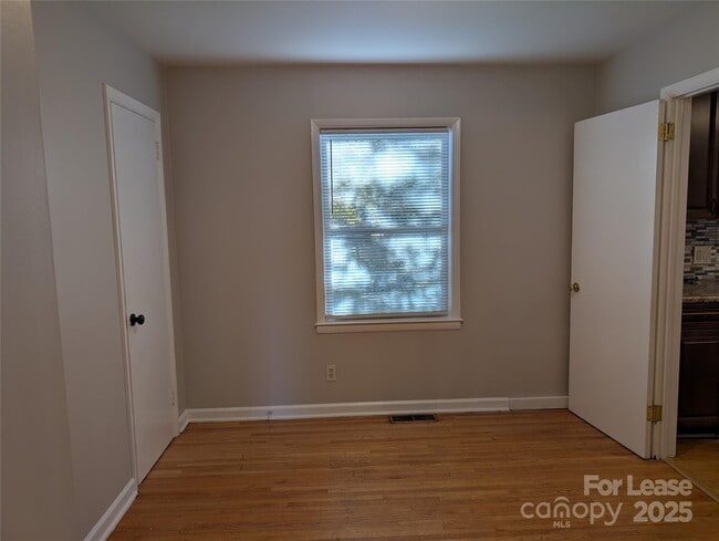 Building Photo - 448 E John St