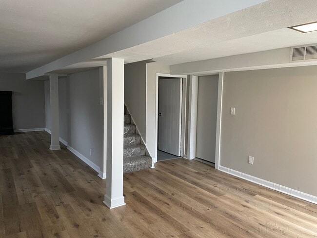 Building Photo - 1066 Northview Dr