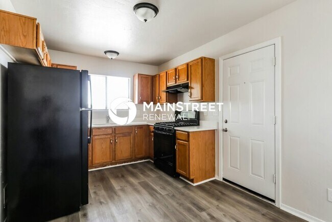 Building Photo - 4 Bedroom Pet-Friendly Home in TUCSON, AZ with Main Street Renewal