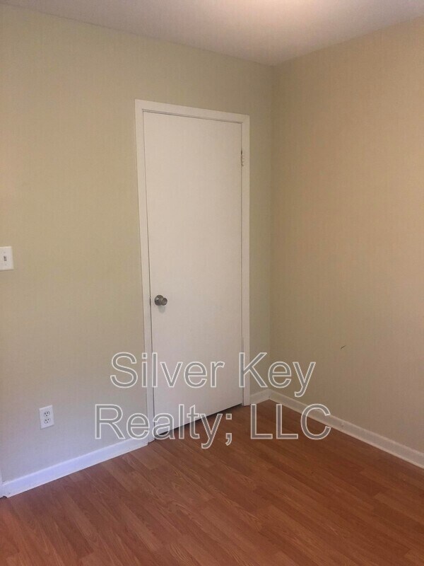 Building Photo - 311 Sunset Dr