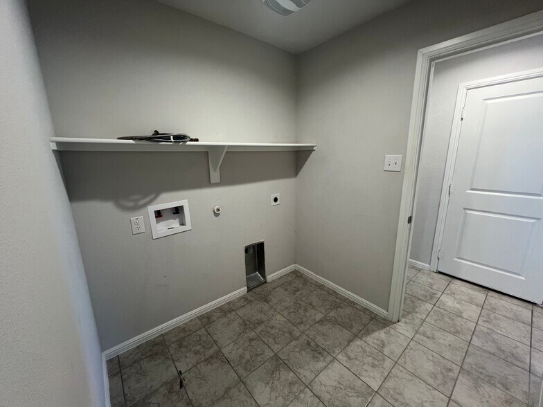 Building Photo - 829 Peighton Dr
