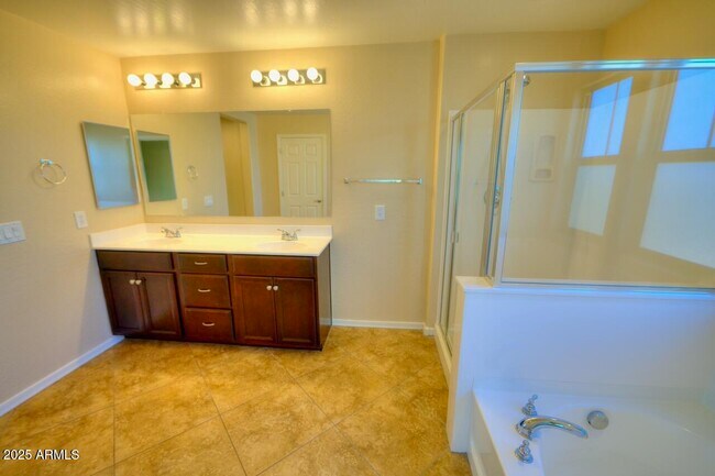 Building Photo - 3941 E Palo Verde St