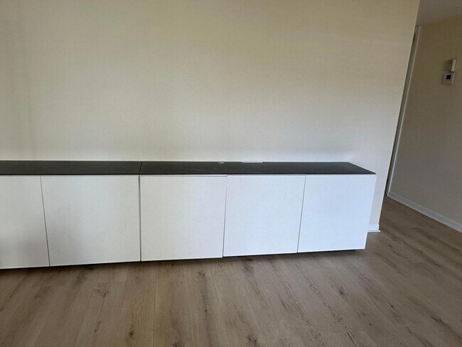 Building Photo - 548 Normandy Ln