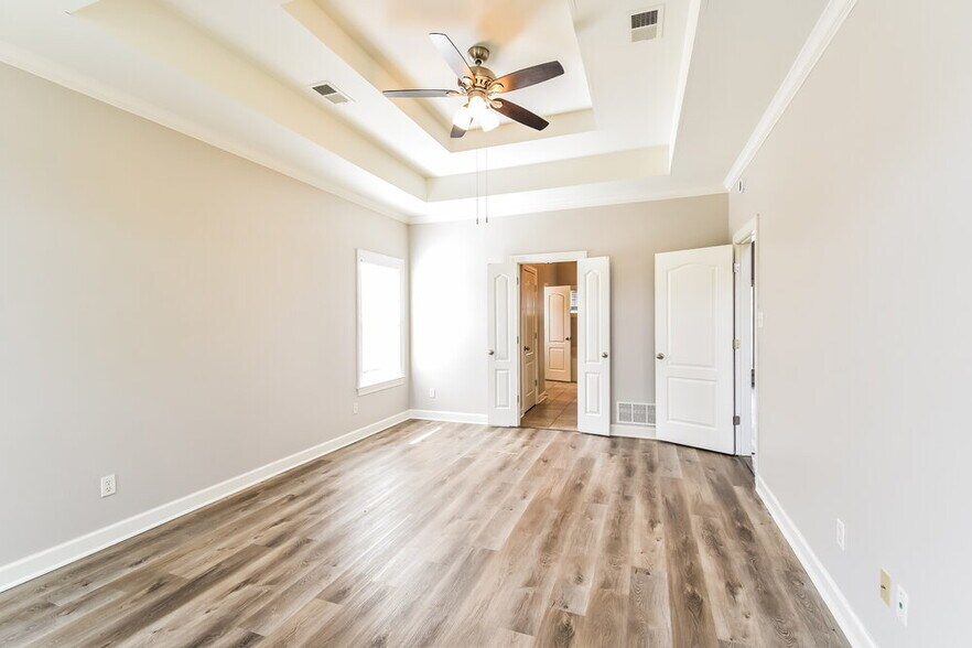 Building Photo - 1275 Heritage Lake Dr