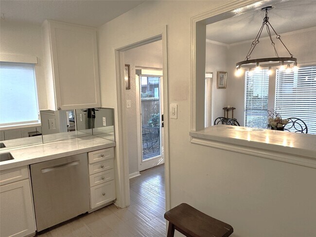 Building Photo - 11711 Memorial Dr