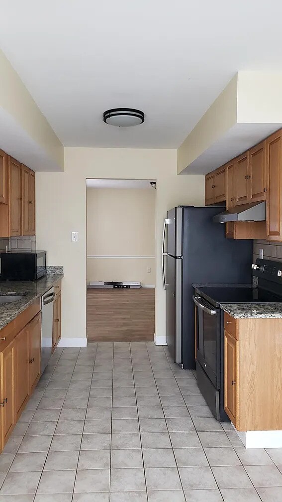 Building Photo - 17 Fieldstone Dr