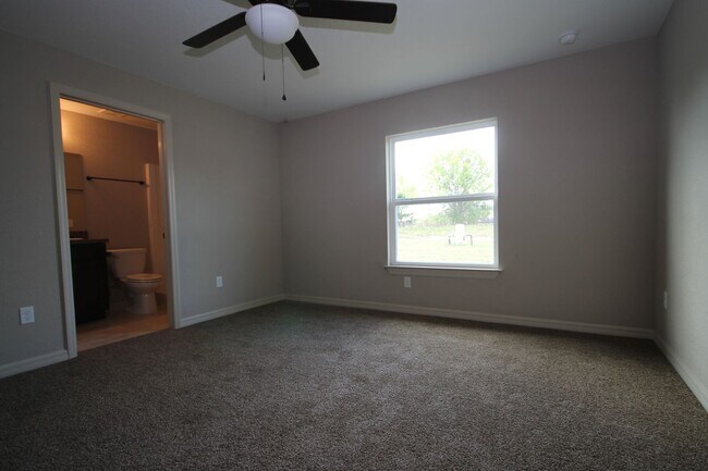 Building Photo - Gorgeous 3 Bedroom, 2 Bathroom Home in Ock...