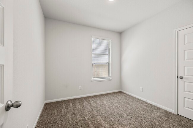 Building Photo - 25207 Pomegranate Pl