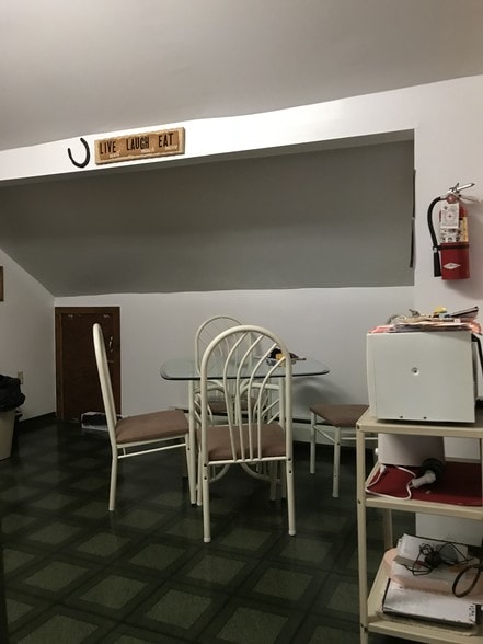 Building Photo - 117 Short St