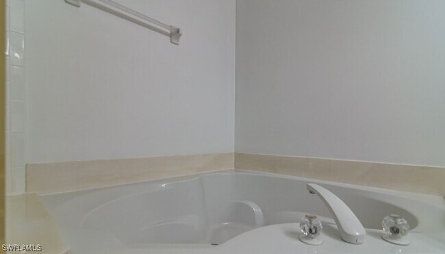 Building Photo - 2200 Arielle Dr