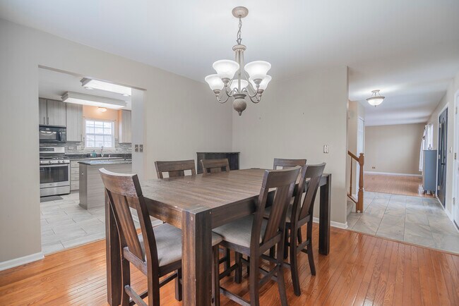 Building Photo - 164 Forestview Ct