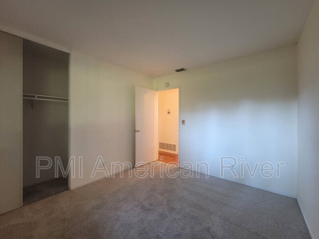 Building Photo - 8387 La Riviera Dr