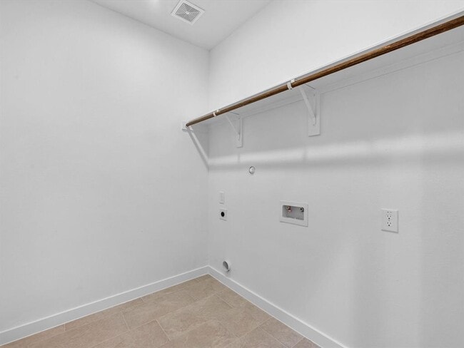 Building Photo - 5201 Kenilwood Dr