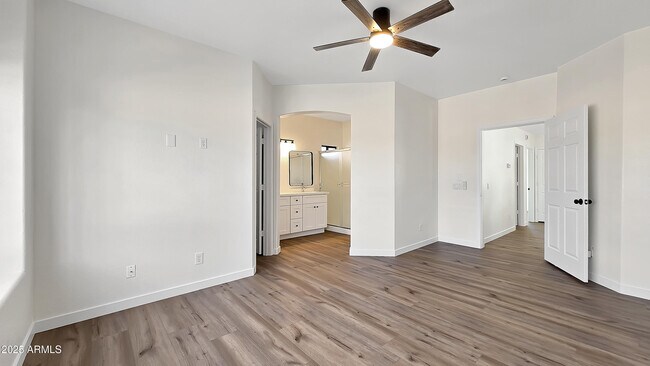 Building Photo - 2119 W Tracy Ln