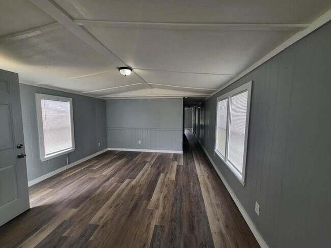 Building Photo - 814 S Kern Ave