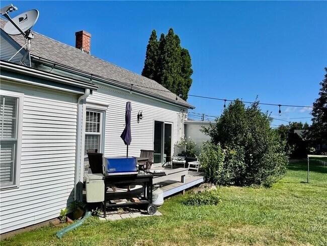 Building Photo - 27 S Shore Rd