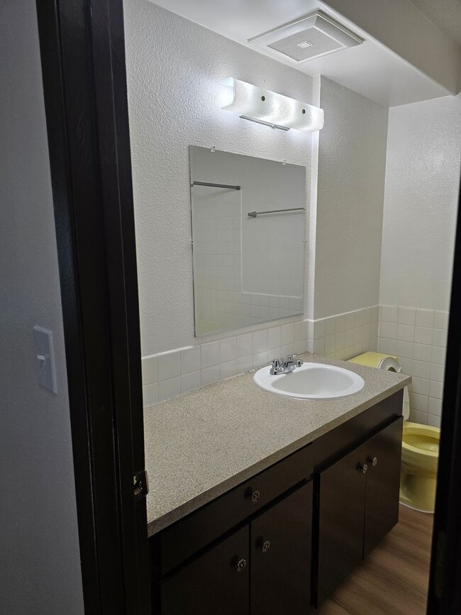 Building Photo - Incredible Value!  Upstairs Pet Friendly 2...