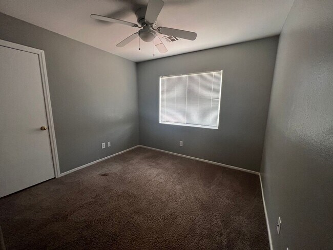 Building Photo - Nice Single-Family House in Silverado Ranch