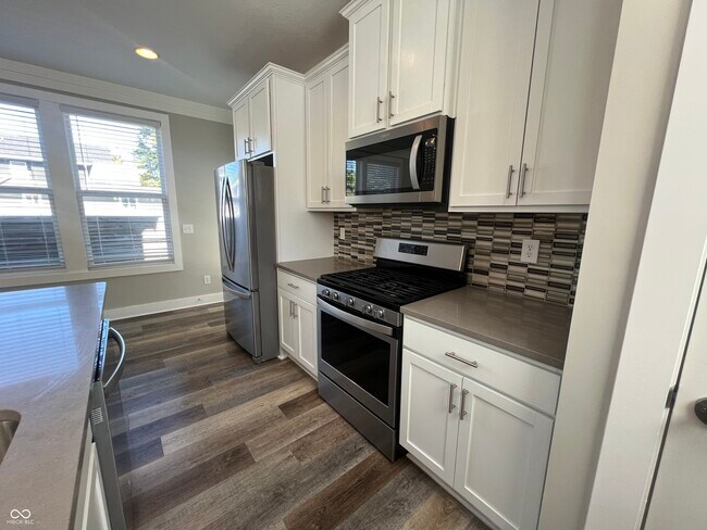 Building Photo - 4077 Rookwood Ave