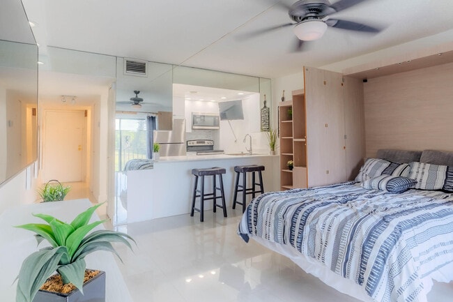 Building Photo - 3760 Inverrary Dr