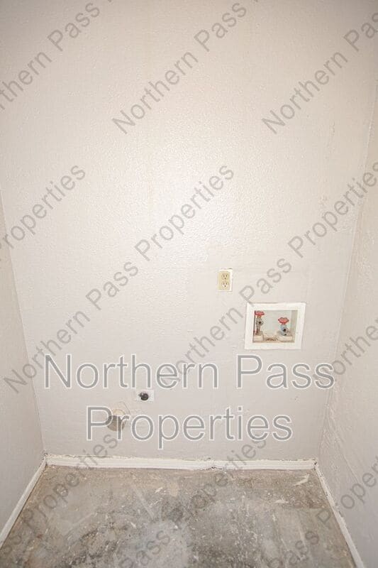 Building Photo - 6701 Escondido Dr