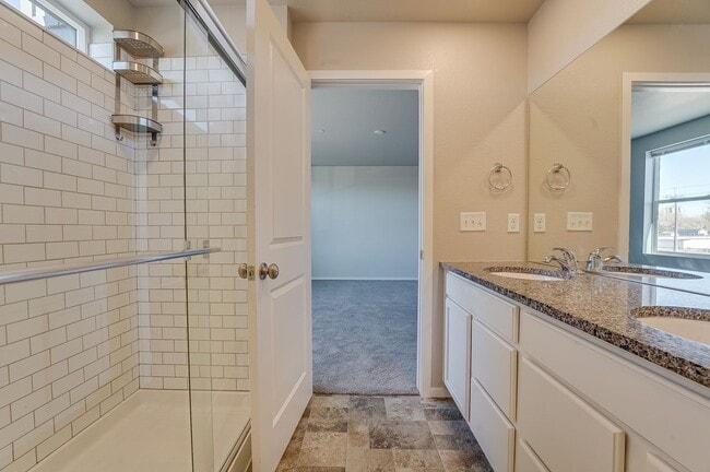 Building Photo - 3 bed, 2.5 bath Townhome in Mosaic Neighborhood