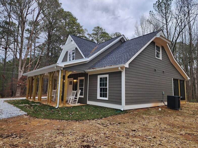 Building Photo - 40 Luther Knight Rd SE