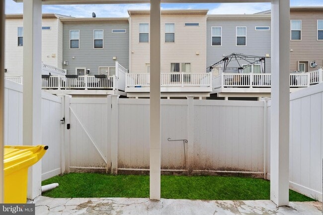 Building Photo - 829 Jarrett Ln