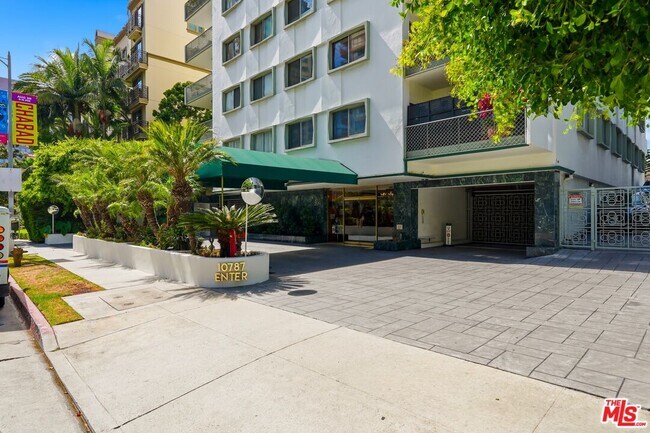 Building Photo - 10787 Wilshire Blvd