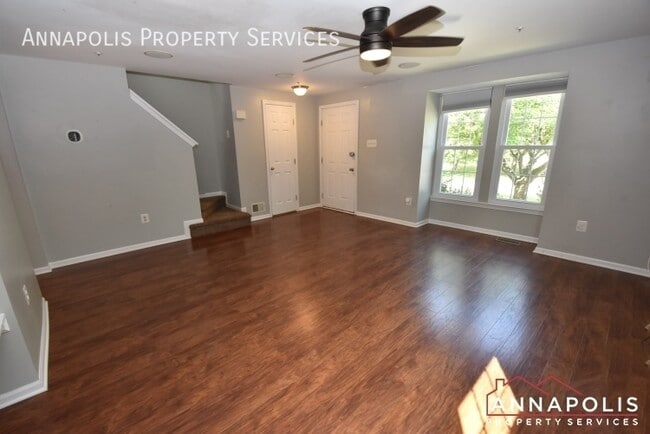 Building Photo - 806 Lilac Ct
