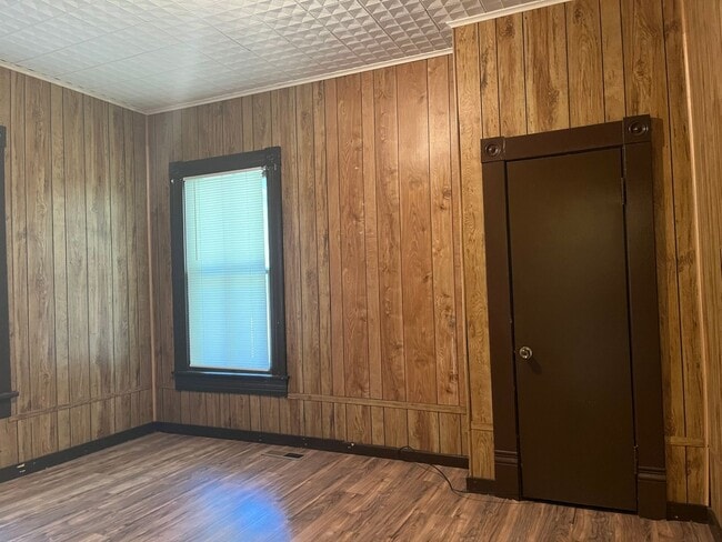 Building Photo - Nice 2 Bedroom 1 bath home