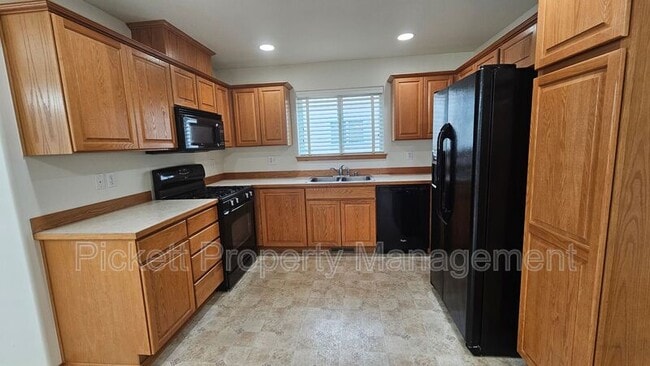 Building Photo - 7025 Stourbridge Pl NE