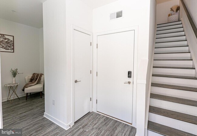 Building Photo - 3123 Beachview Ln