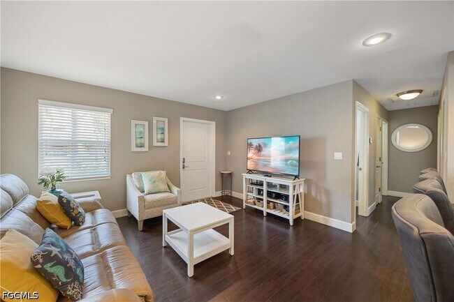 Building Photo - 856 104th Ave N