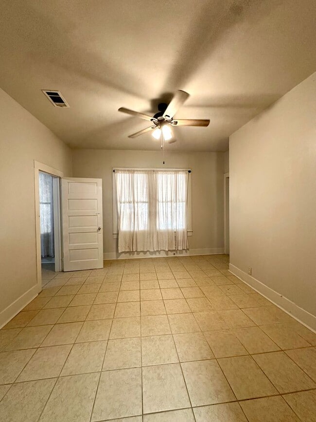Building Photo - JANUARY MOVE IN SPECIAL!!!  1/2 OFF 1st Month's Rent