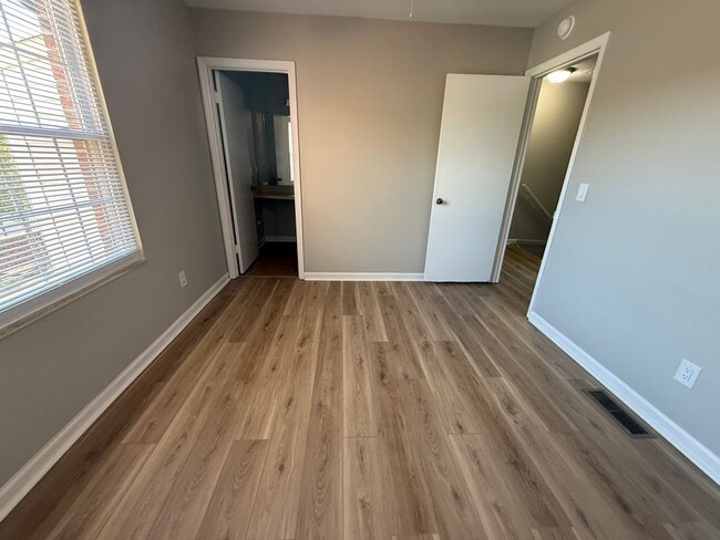 Building Photo - 940 Glenn Unit 503