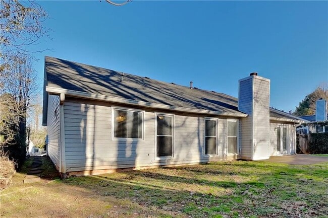 Building Photo - 645 Paris Dr