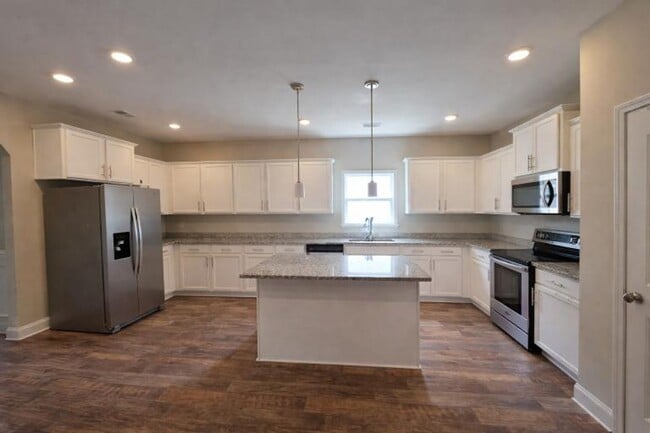 Building Photo - Get ready to fall in love—this sleek, modern beauty in West Creek Farms is bringing the wow facto...