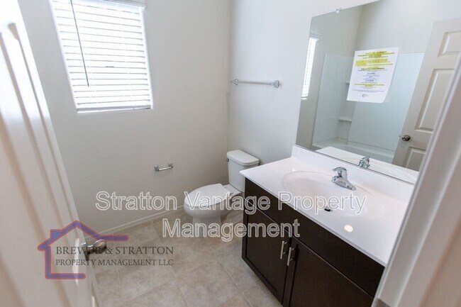 Building Photo - 18473 N Lakeside Dr