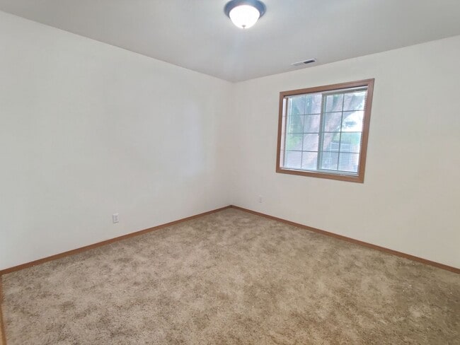 Building Photo - Great South Kennewick location close to fr...